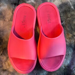 Rouge! Pink Slippers with Wide Strap and Platform Sole